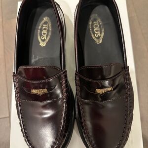 Tod'Burgundy Loafers